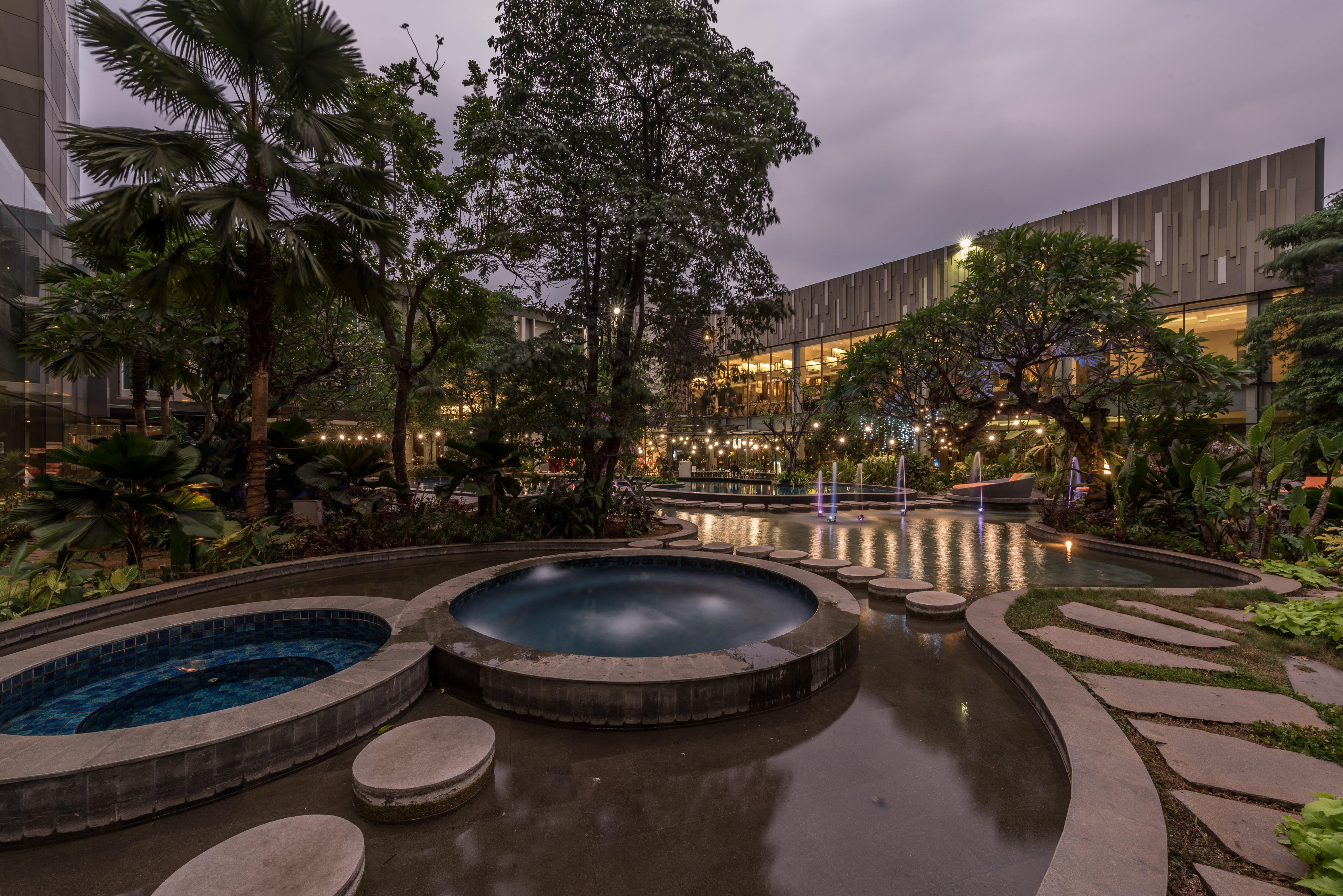 Holiday Inn Cikarang Jababeka By Ihg Экстерьер фото