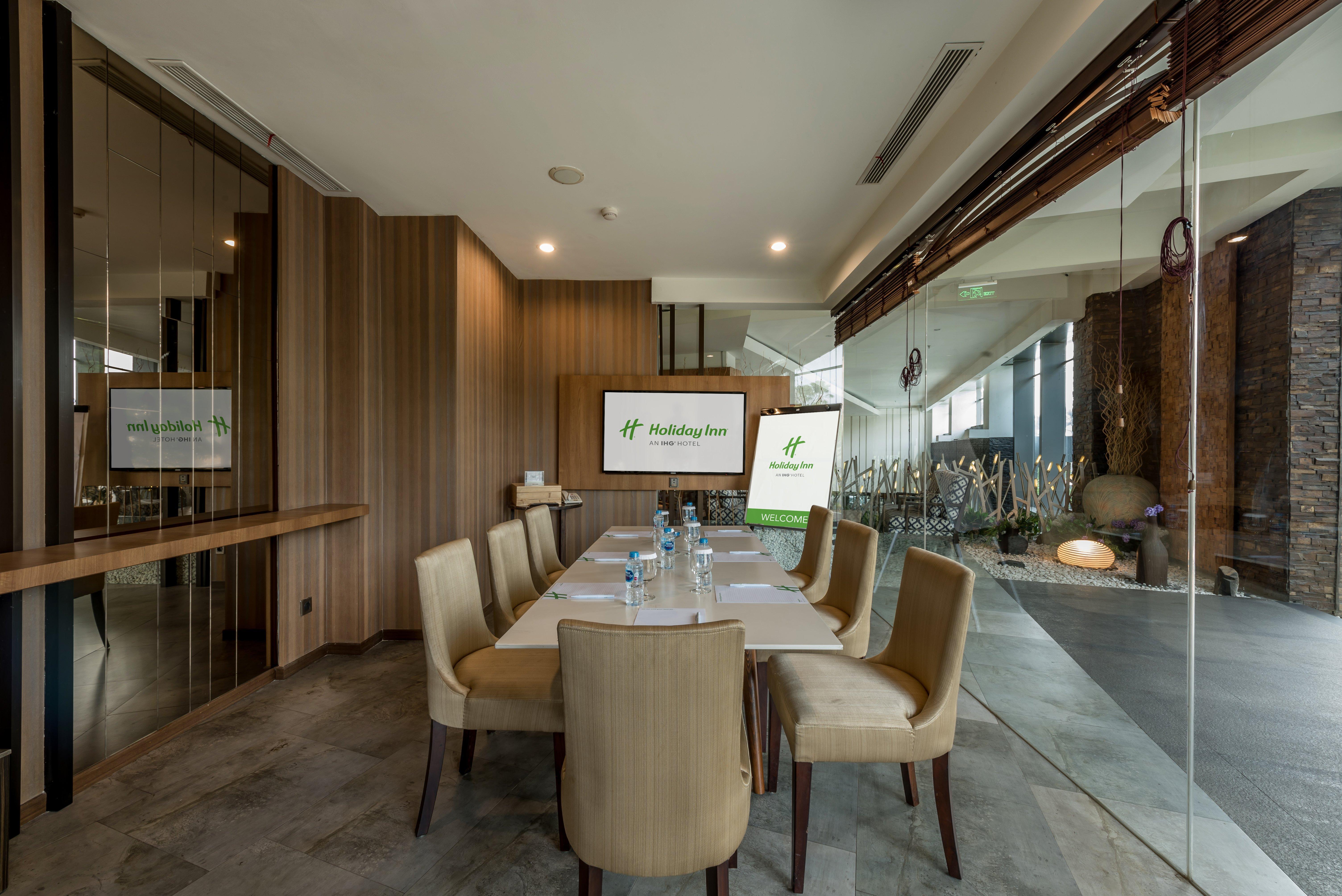 Holiday Inn Cikarang Jababeka By Ihg Экстерьер фото