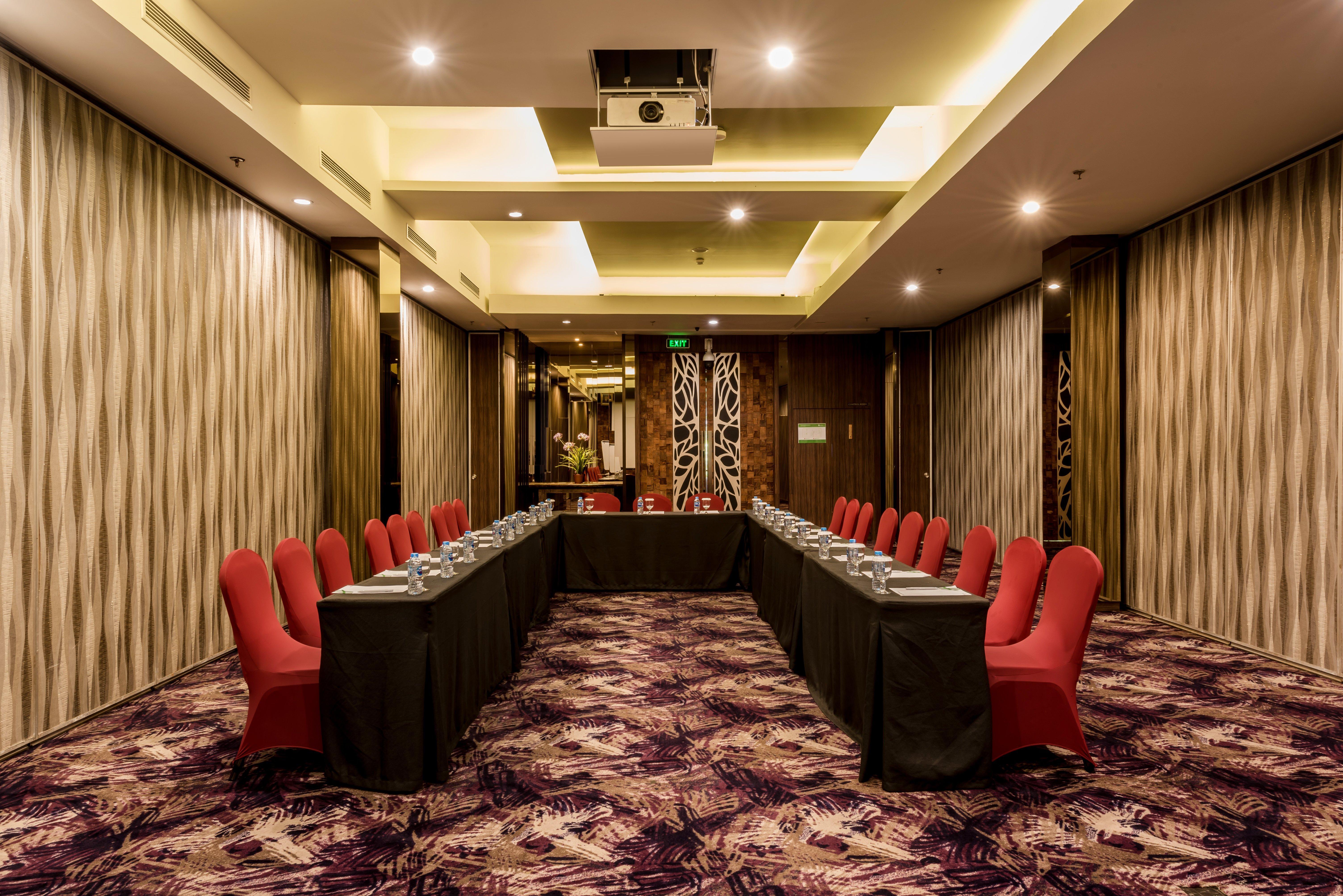 Holiday Inn Cikarang Jababeka By Ihg Экстерьер фото