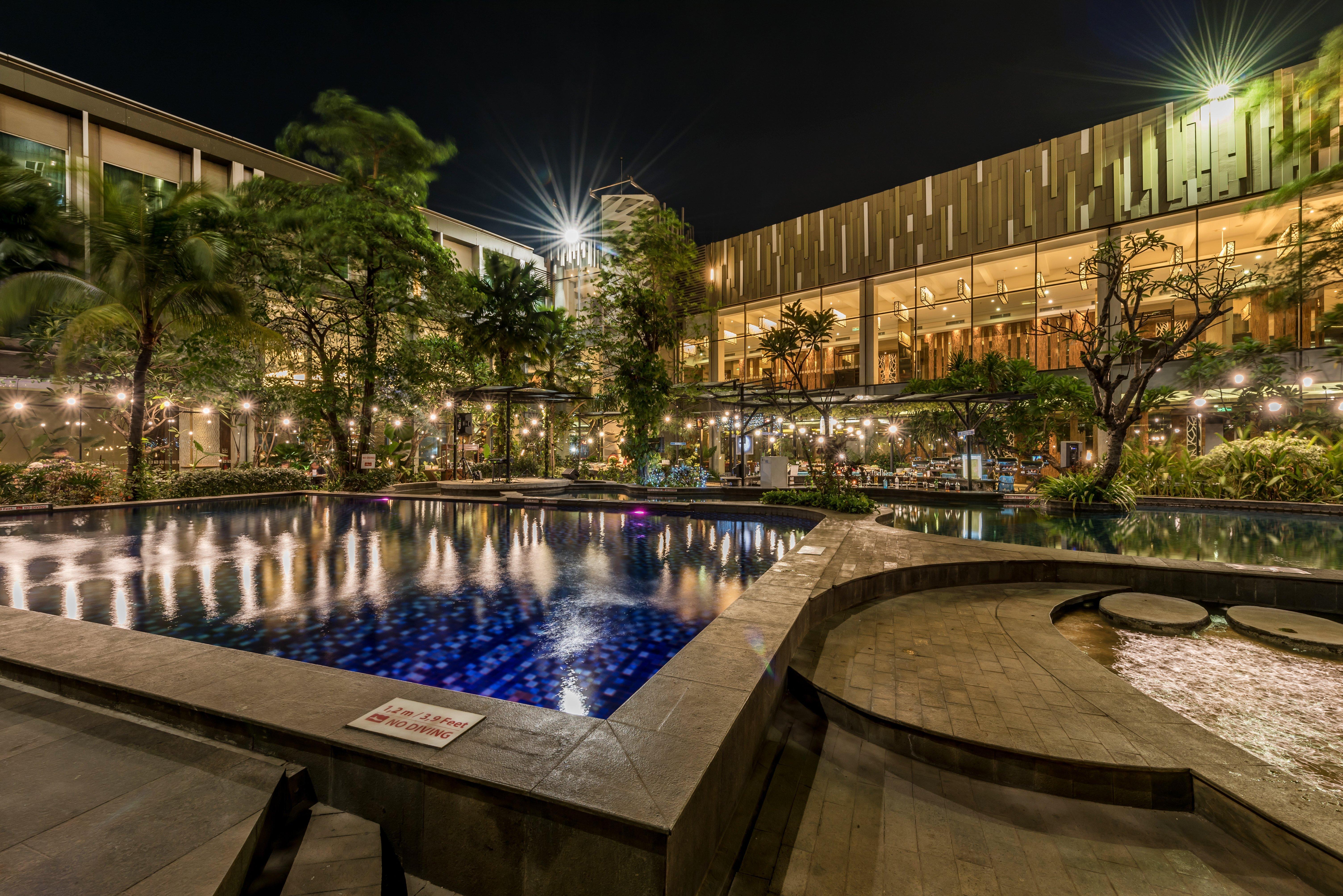 Holiday Inn Cikarang Jababeka By Ihg Экстерьер фото