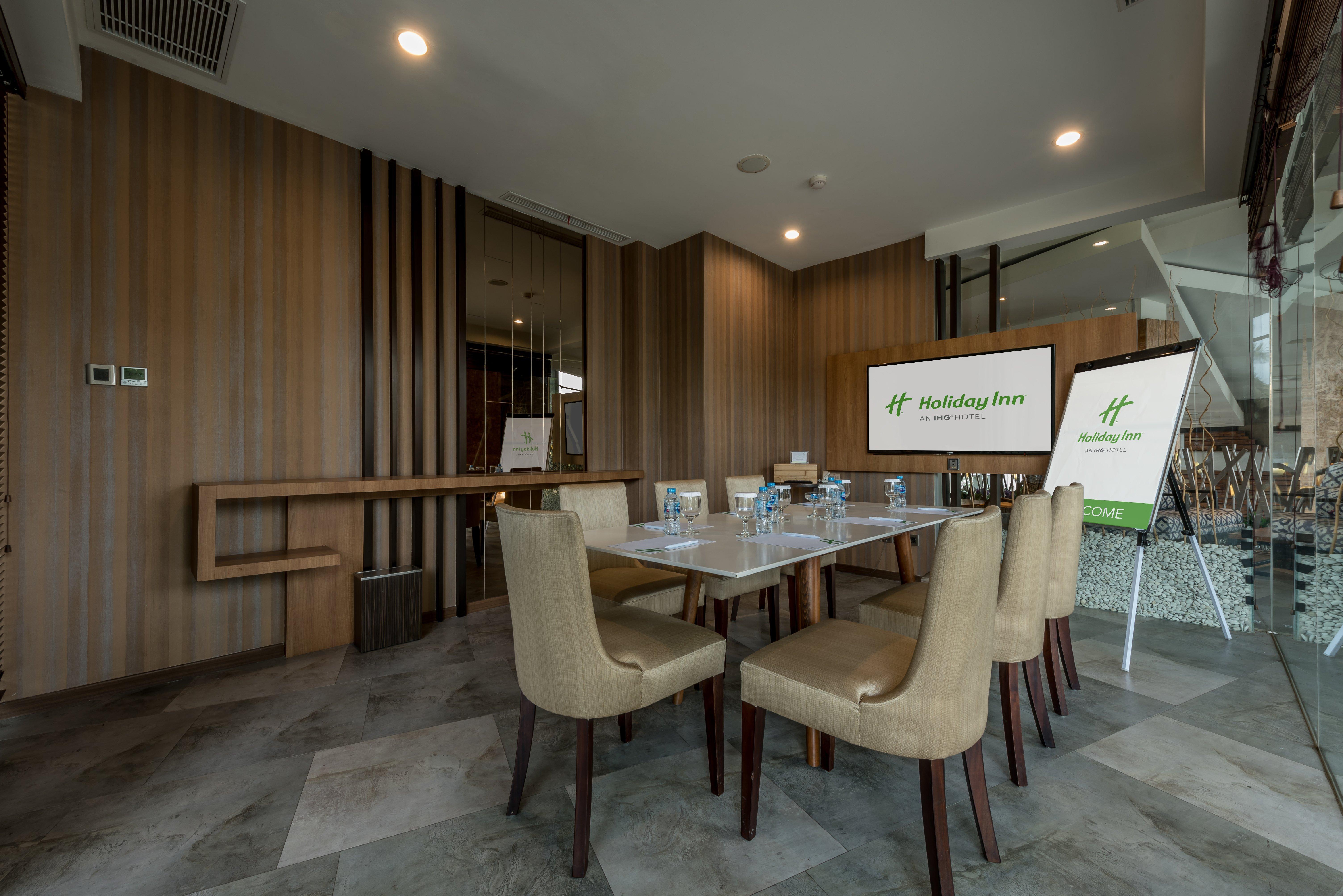 Holiday Inn Cikarang Jababeka By Ihg Экстерьер фото