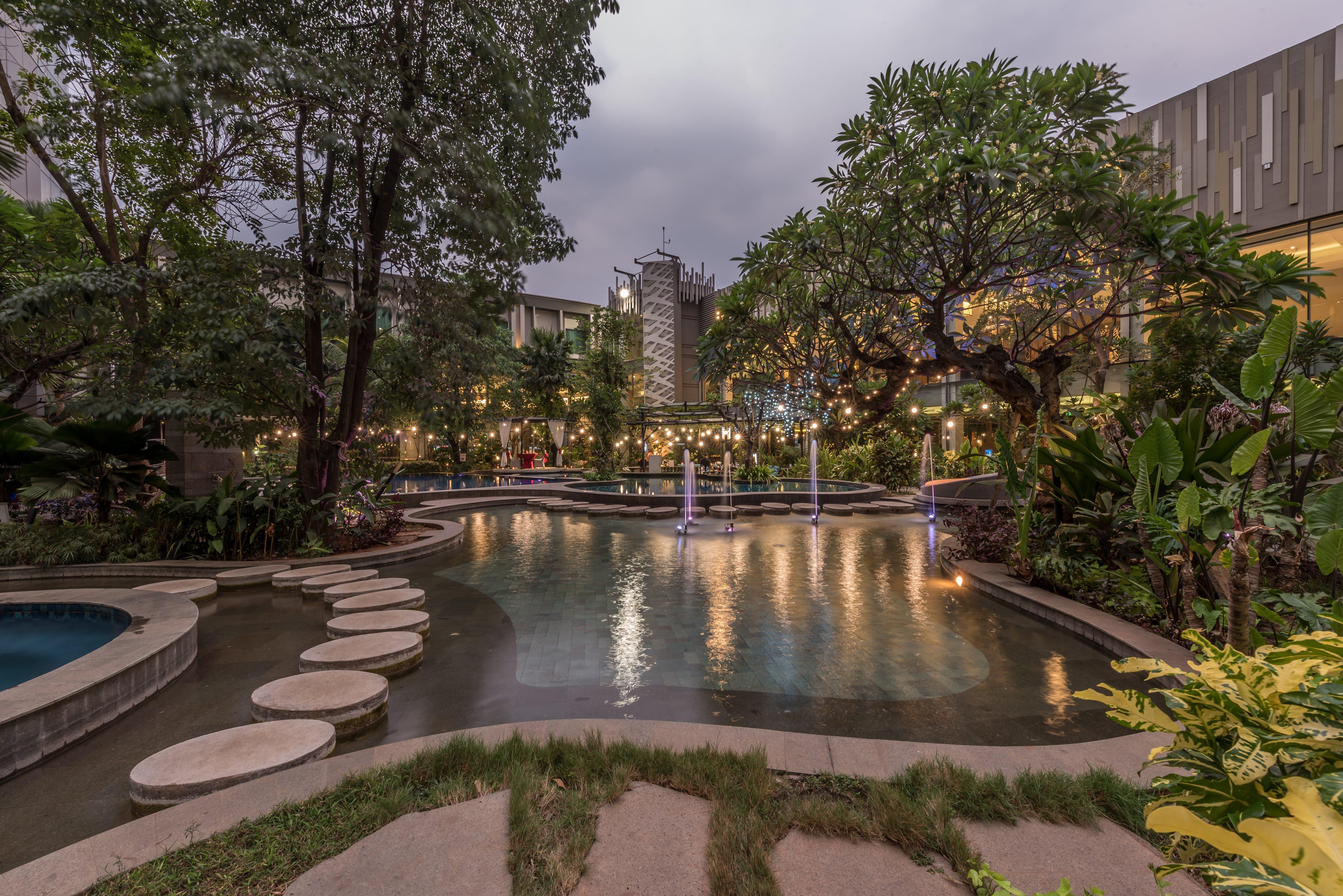 Holiday Inn Cikarang Jababeka By Ihg Экстерьер фото