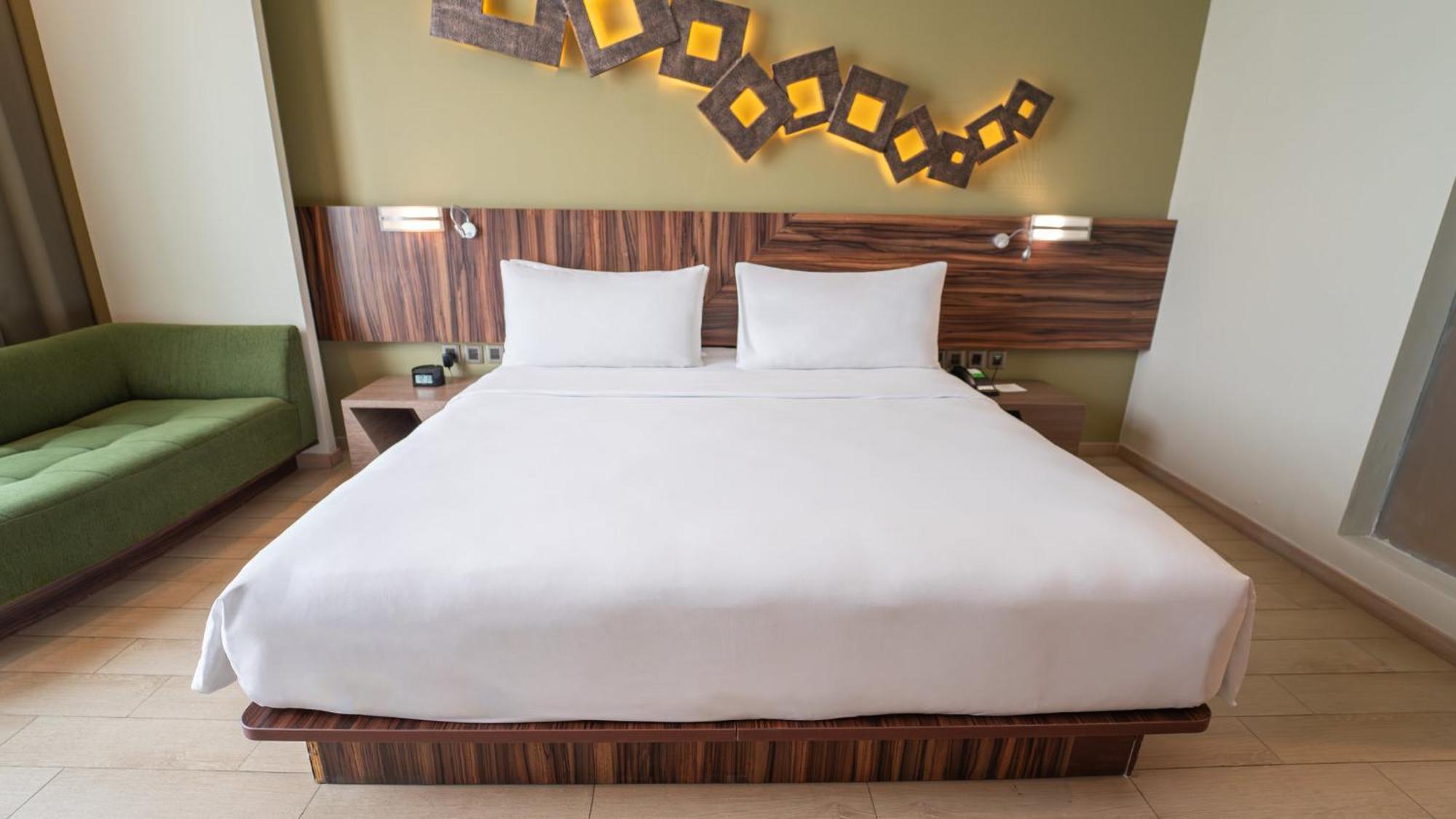 Holiday Inn Cikarang Jababeka By Ihg Экстерьер фото