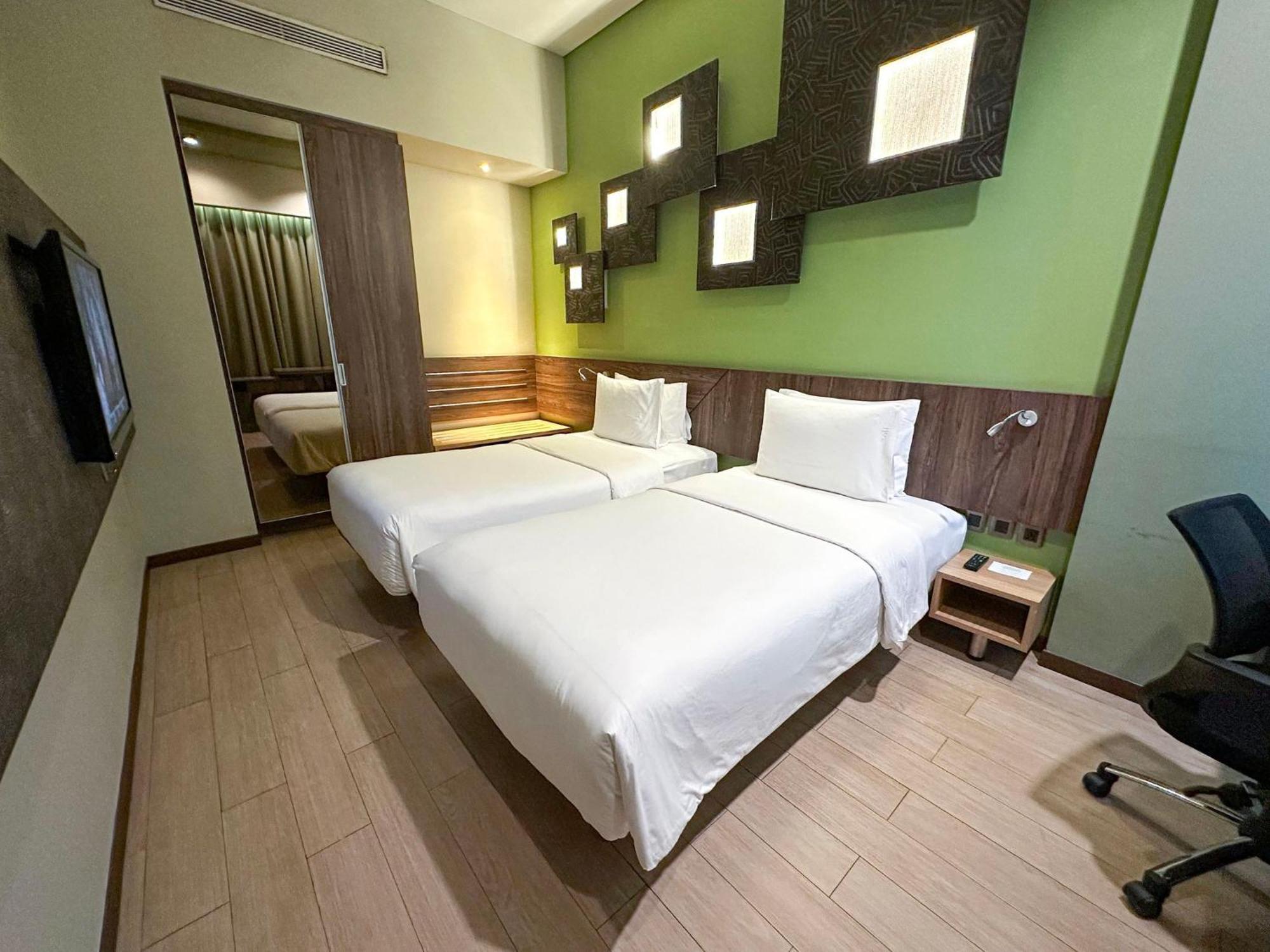 Holiday Inn Cikarang Jababeka By Ihg Экстерьер фото